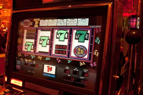 Lightning Dice betting interface showing outcome selections and stake input
